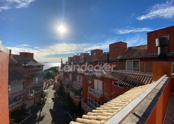 Casa em Condomínio para alugar com 252m², 4 dormitórios, 3 vagas no bairro Vila Assunção em Porto Alegre