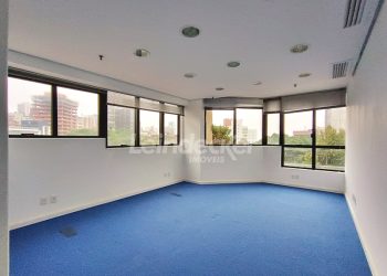 Sala para alugar com 42m², 1 vaga no bairro Três Figueiras em Porto Alegre