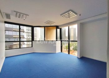 Sala para alugar com 39m², 1 vaga no bairro Três Figueiras em Porto Alegre