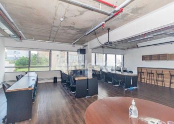 Conjunto para alugar com 114m², 3 vagas no bairro Chácara das Pedras em Porto Alegre