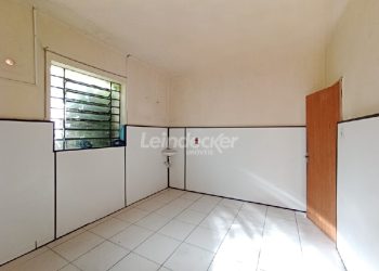 Casa Comercial para alugar com 200m², 4 dormitórios, 4 vagas no bairro Cavalhada em Porto Alegre