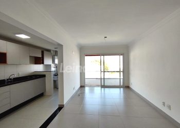 Apartamento para alugar com 75m², 2 dormitórios, 2 vagas no bairro Tristeza em Porto Alegre
