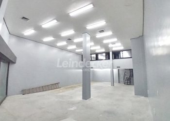 Loja para alugar com 220m², 1 vaga no bairro Petrópolis em Porto Alegre