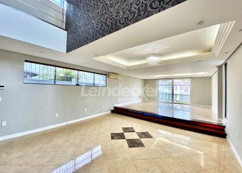 Casa para alugar com 600m², 4 dormitórios, 6 vagas no bairro Espirito Santo em Porto Alegre