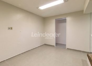 Sala para alugar com 70m², 1 vaga no bairro Centro em Porto Alegre