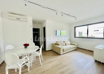 Apartamento para alugar com 70m², 2 dormitórios, 1 vaga no bairro Mont Serrat em Porto Alegre