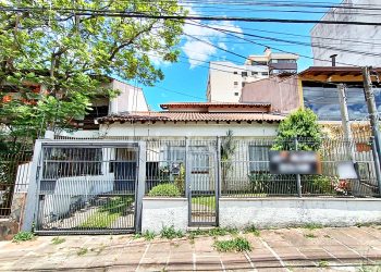Casa para alugar com 189m², 3 dormitórios, 4 vagas no bairro Boa Vista em Porto Alegre