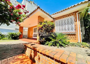 Casa Comercial para alugar com 350m², 6 dormitórios, 1 vaga no bairro Mont Serrat em Porto Alegre