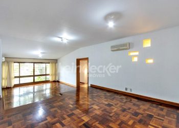 Casa para alugar com 361m², 3 dormitórios, 5 vagas no bairro Três Figueiras em Porto Alegre