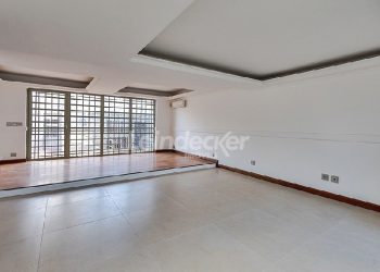 Casa para alugar com 351m², 3 dormitórios, 2 vagas no bairro Chácara das Pedras em Porto Alegre