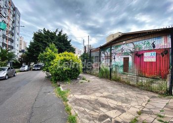 Depósito para alugar com 320m², 2 vagas no bairro Passo d'Areia em Porto Alegre