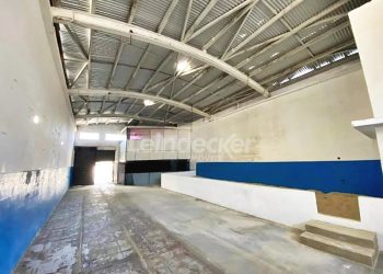 Pavimento para alugar com 300m², 4 vagas no bairro Santana em Porto Alegre