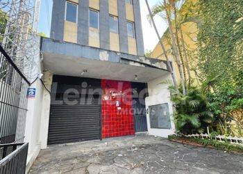 Prédio para alugar com 900m², 2 vagas no bairro Farroupilha em Porto Alegre