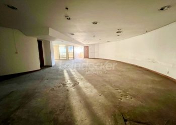 Sala para alugar com 761m², 2 vagas no bairro Floresta em Porto Alegre