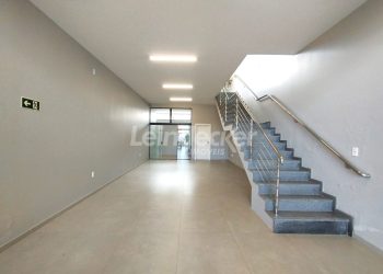 Loja para alugar com 120m², 2 vagas no bairro Sarandi em Porto Alegre