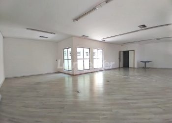 Sala para alugar com 170m², 4 vagas no bairro Navegantes em Porto Alegre