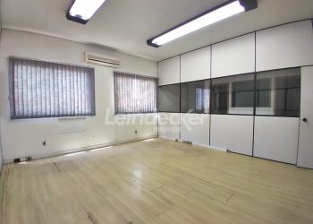 Andar para alugar com 320m², 2 vagas no bairro Navegantes em Porto Alegre