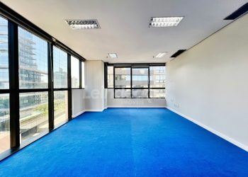 Sala para alugar com 52m², 1 vaga no bairro Três Figueiras em Porto Alegre