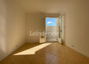 Apartamento para alugar com 59m², 2 dormitórios no bairro São Geraldo em Porto Alegre