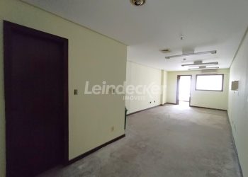 Sala para alugar com 96m², 2 vagas no bairro Centro em Porto Alegre