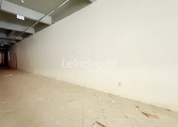 Loja para alugar com 283m², 1 vaga no bairro Floresta em Porto Alegre