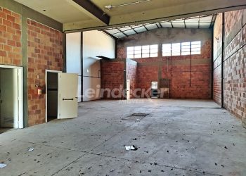 Depósito para alugar com 430m², 2 vagas no bairro Anchieta em Porto Alegre