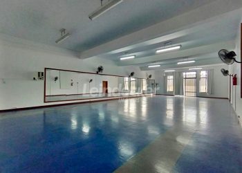 Conjunto para alugar com 250m² no bairro Chácara das Pedras em Porto Alegre