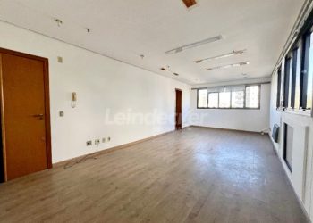 Sala para alugar com 44m², 1 vaga no bairro Higienópolis em Porto Alegre