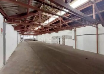 Depósito para alugar com 800m², 2 vagas no bairro São Geraldo em Porto Alegre