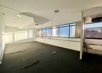 Conjunto para alugar com 110m², 1 vaga no bairro Floresta em Porto Alegre