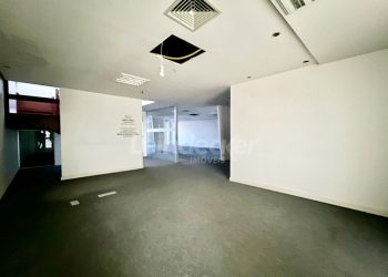 Conjunto para alugar com 200m², 1 vaga no bairro Floresta em Porto Alegre