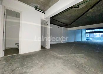 Loja para alugar com 144m², 1 vaga no bairro São Sebastião em Porto Alegre