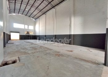 Depósito para alugar com 330m², 2 vagas no bairro Navegantes em Porto Alegre