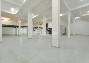Loja para alugar com 435m², 4 vagas no bairro Passo Dareia em Porto Alegre