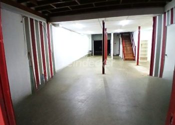 Depósito para alugar com 300m², 1 vaga no bairro São Geraldo em Porto Alegre