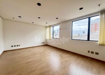 Sala para alugar com 28m², 1 vaga no bairro Menino Deus em Porto Alegre