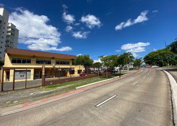 Loja para alugar com 150m², 3 vagas no bairro Menino Deus em Porto Alegre