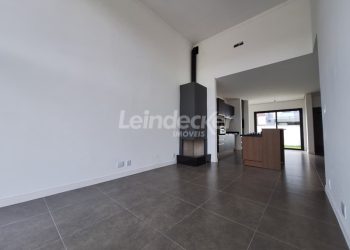 Casa para alugar com 98m², 2 dormitórios, 2 vagas no bairro Hipica em Porto Alegre