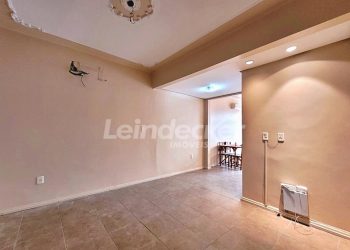 Casa para alugar com 240m², 4 dormitórios, 2 vagas no bairro Floresta em Porto Alegre