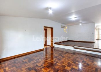 Casa Comercial para alugar com 361m², 3 dormitórios, 5 vagas no bairro Três Figueiras em Porto Alegre