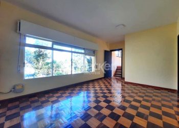 Casa Comercial para alugar com 200m² no bairro Vila Ipiranga em Porto Alegre
