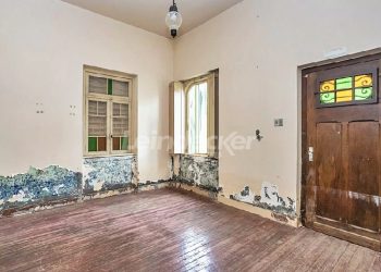 Casa Comercial para alugar com 180m², 3 dormitórios, 4 vagas no bairro Floresta em Porto Alegre