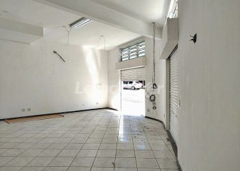 Loja para alugar com 64m², 2 vagas no bairro Teresópolis em Porto Alegre
