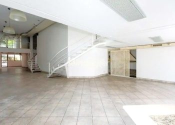 Loja para alugar com 200m², 3 vagas no bairro Três Figueiras em Porto Alegre