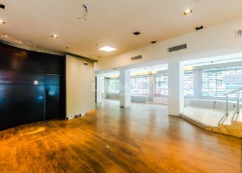 Loja para alugar com 244m², 1 vaga no bairro Independência em Porto Alegre