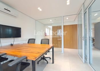 Sala para alugar com 90m², 2 vagas no bairro São João em Porto Alegre