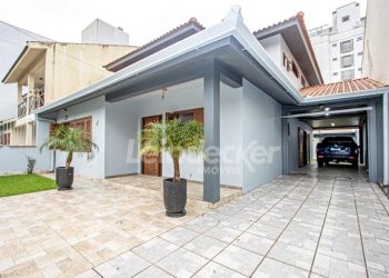 Casa para alugar com 300m², 4 dormitórios, 6 vagas no bairro Jardim Itu Sabará em Porto Alegre