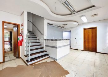 Prédio para alugar com 600m², 2 vagas no bairro Floresta em Porto Alegre