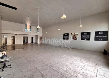 Loja para alugar com 350m², 3 vagas no bairro Azenha em Porto Alegre
