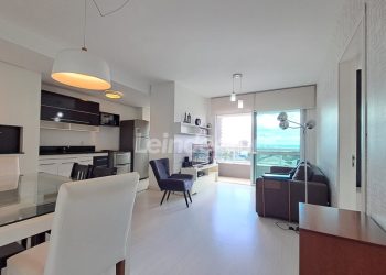 Apartamento para alugar com 45m², 1 dormitório, 1 vaga no bairro Três Figueiras em Porto Alegre